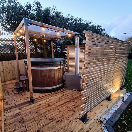Gite 4 Personnes Avec Piscine Et Bain Nordique Proche Des Plages Du Debarquement Le Manoir  エクステリア 写真